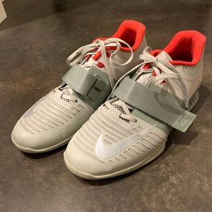 Weightlifting/training shoe. Unisex. M-7/W-8.